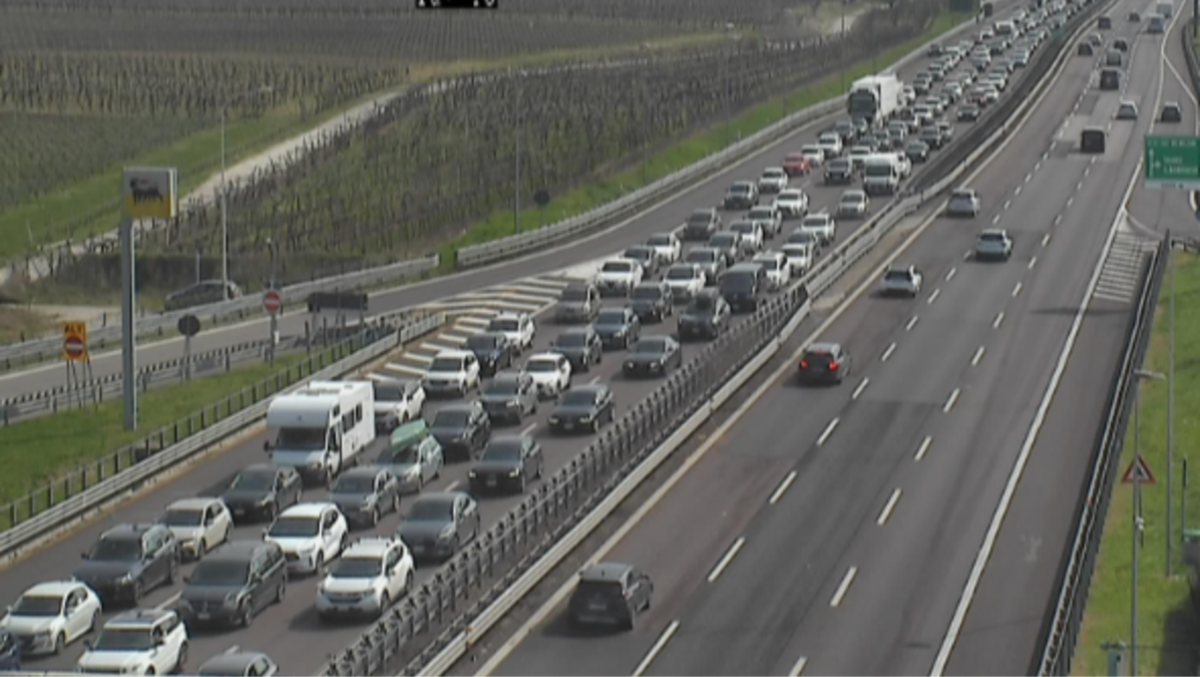 Pasquetta da incubo in A4: incidente e code fino a 6km - 
