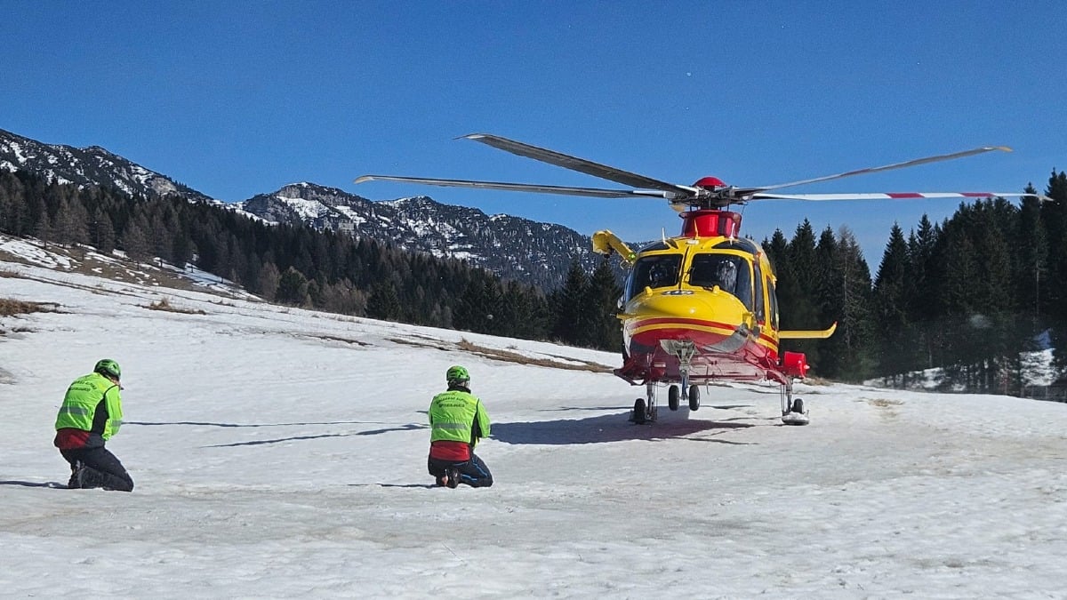 Escursionista stremato sul crinale: «era sprofondato e bloccato nella neve fino alla vita» - 