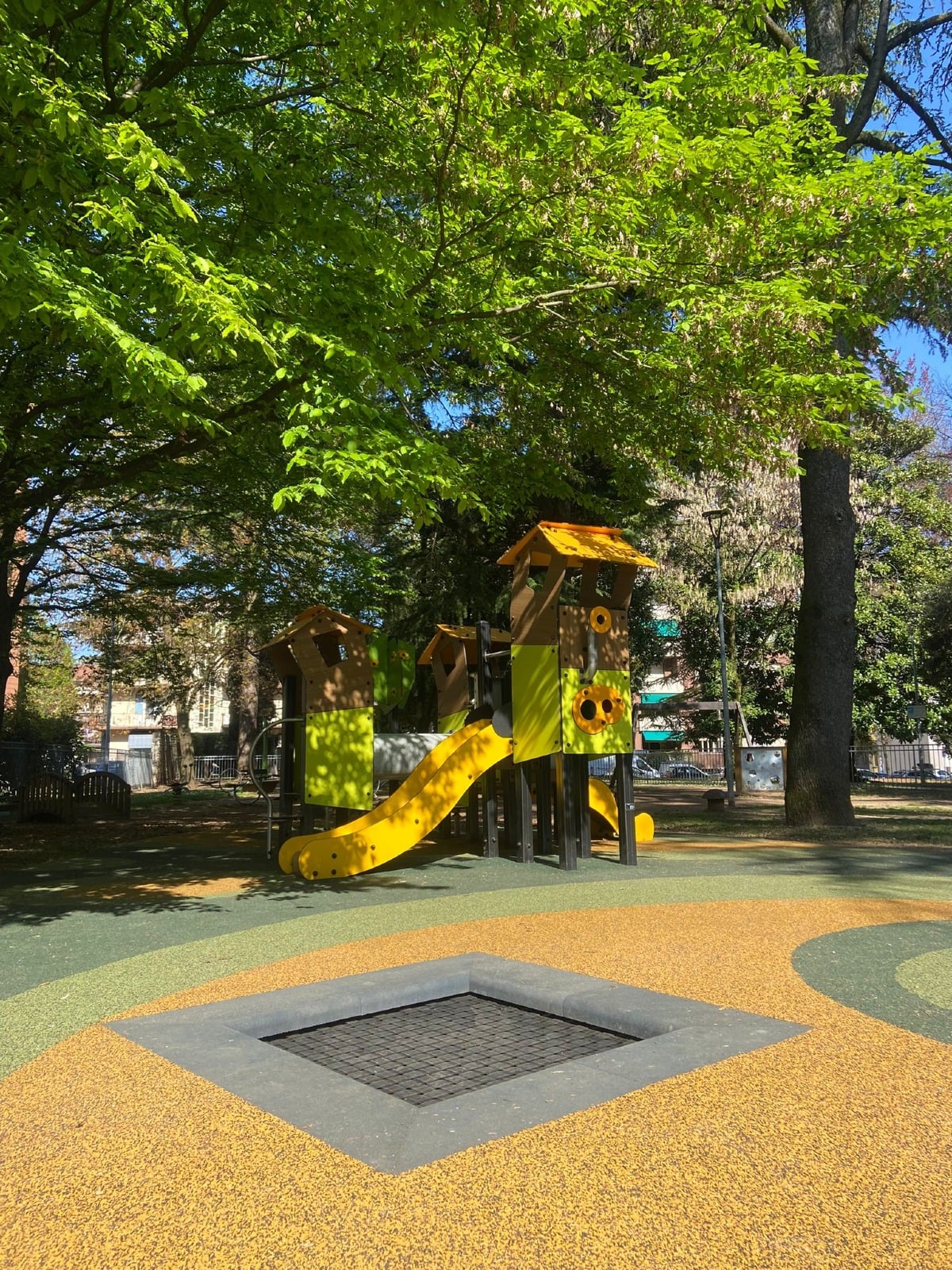 Parco Galvani si rinnova: installato il nuovo castello inclusivo per bambini