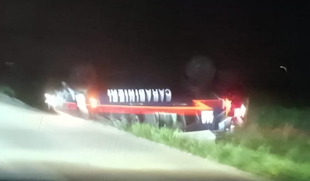 Auto dei carabinieri si ribalta fuori strada a Udine durante un intervento - 