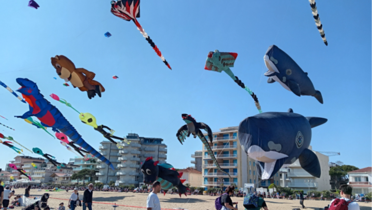 Jesolo Beach & Kite Festival: aquiloni da tutto il mondo colorano il cielo | FOTO - 