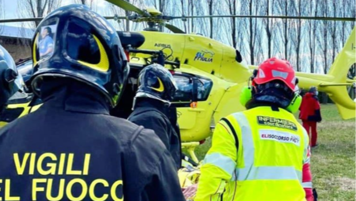 Intrappolato sotto l’aratro del trattore: elitrasportato a Udine in codice rosso - 