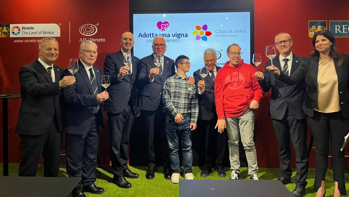 Vinitaly, AIS Veneto sostiene la Casa di Anna: donati 2500 alla Fattoria Sociale di Zelarino - 
