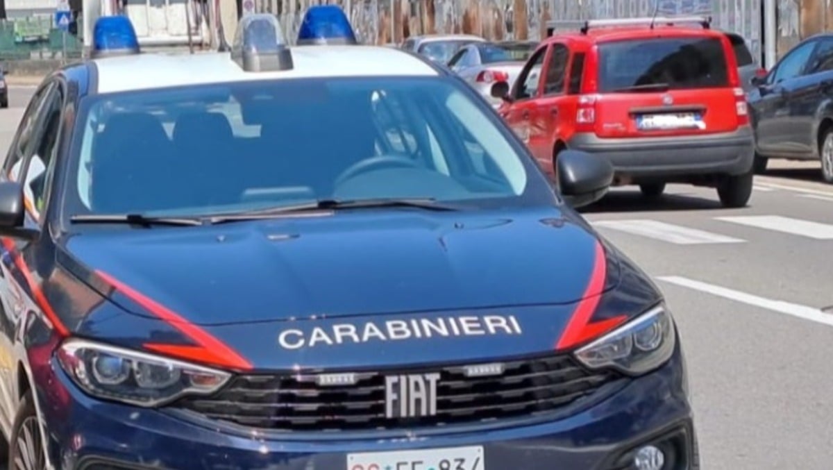 Lite furiosa in strada nella Bassa Friulana, due uomini alle mani davanti al Bar