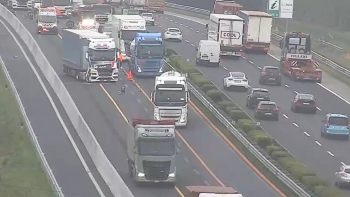 Incidenti e disagi in A4: due tamponamenti tra camion, 10 km di code  - 