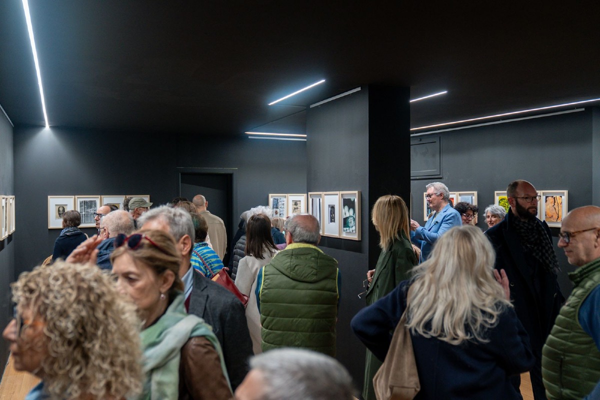 Un viaggio sensoriale tra fotografia e musica: in Galleria FARè prende vita “Crònon” - “Crònon” in Galleria FARè