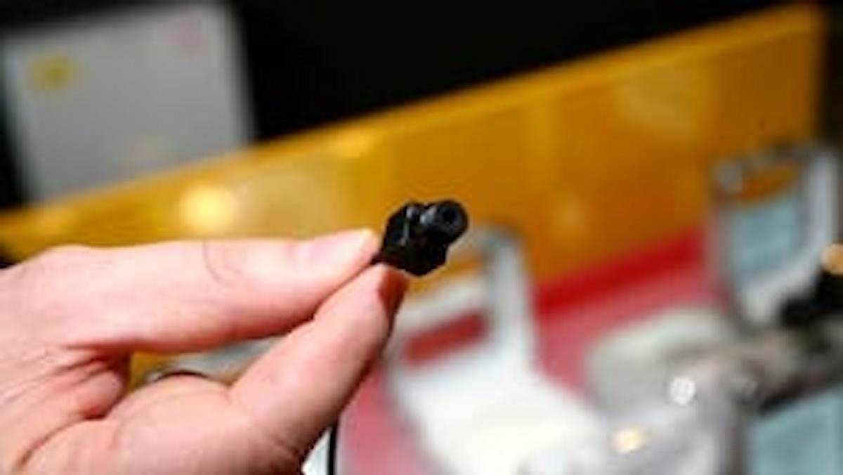 Microcamera nascosta nel bagno delle prof: bidello "guardone" evita il carcere - 