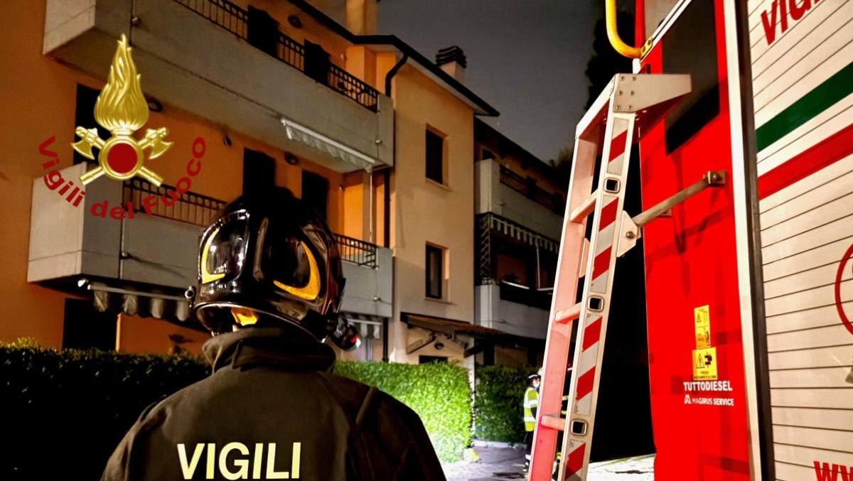 Forte odore di gas in condominio, c'è una fuga: 17 sfollati - 