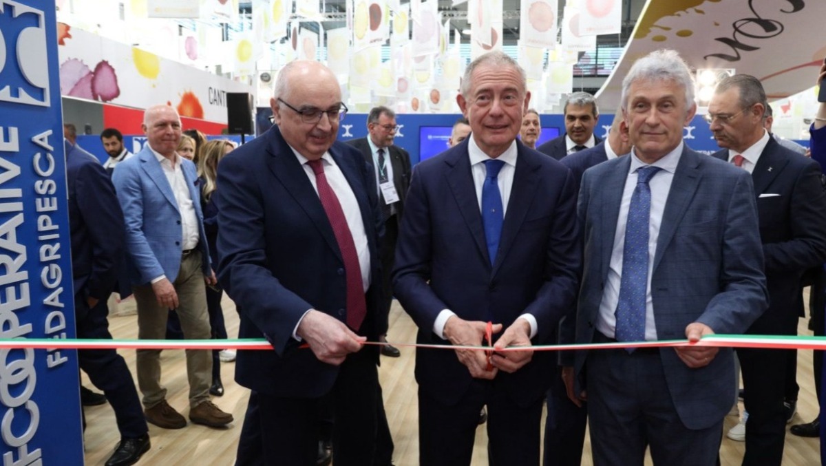 Confcooperative chiude Vinitaly con successo: 90 cantine coinvolte e oltre 100 buyer - 