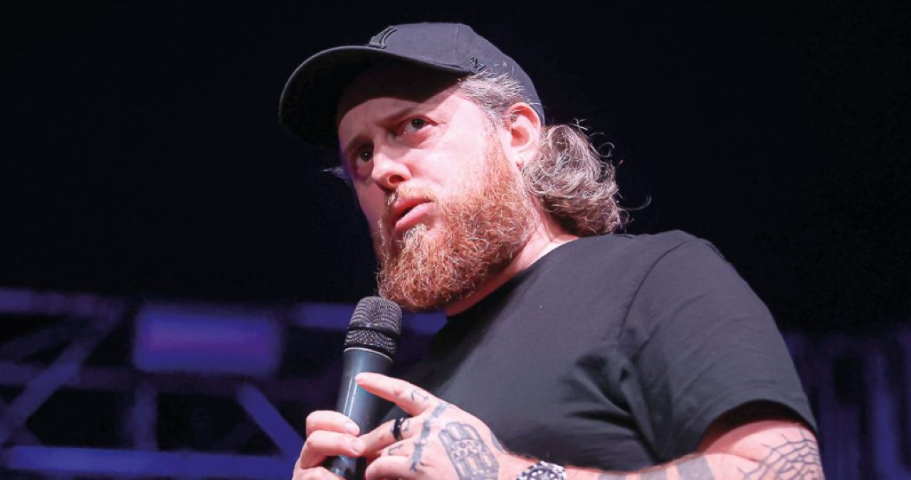 Comicità senza filtri a Mestre: Eleazaro Rossi porta “Kamikaze” sul palco - 