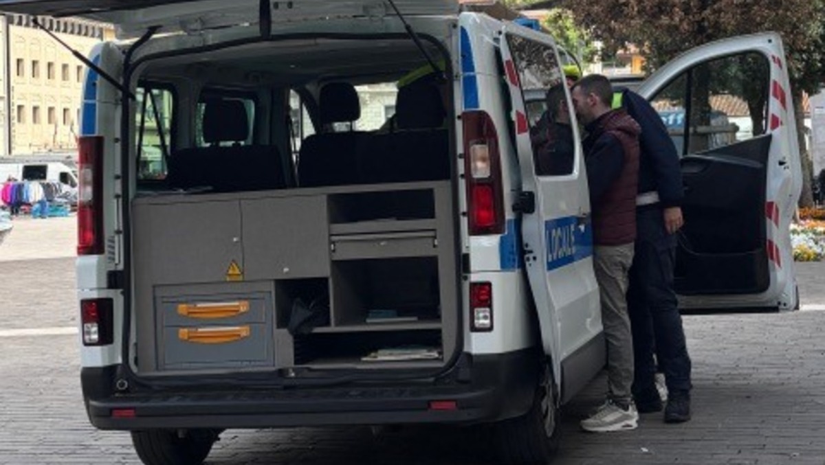 Controlli al mercato in FVG: sequestrati oltre 300 capi irregolari - 