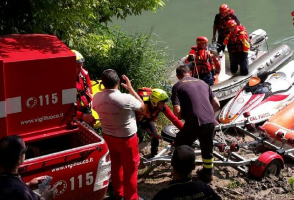 Disperso un uomo caduto nel torrente: sul posto elicottero e sommozzatori - 
