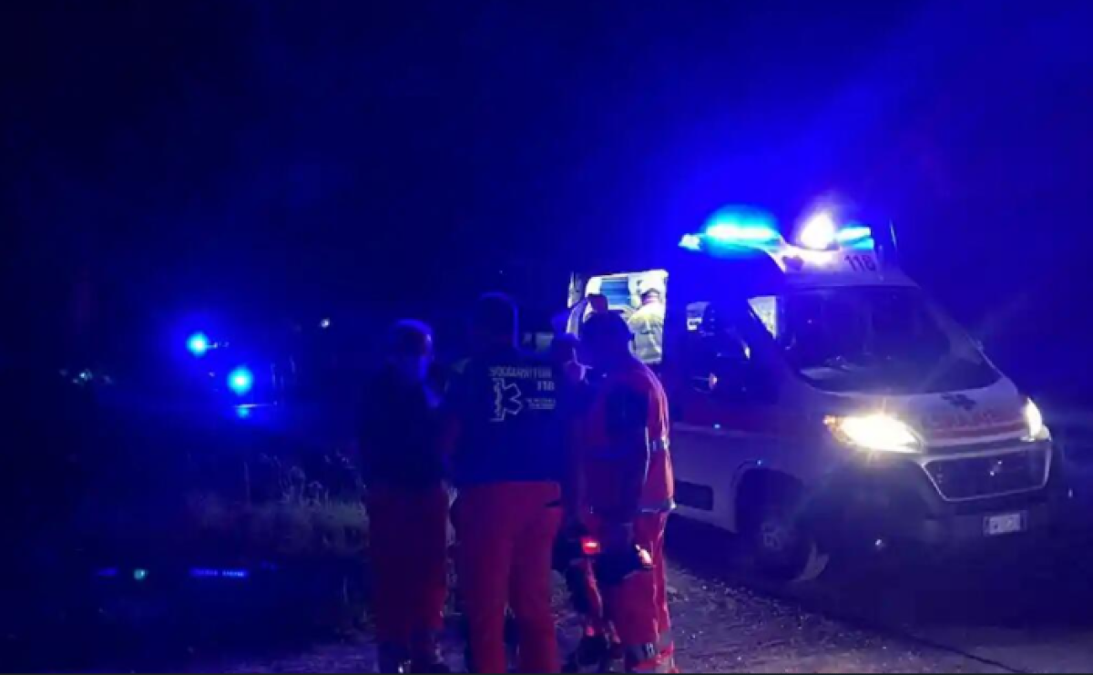 Rissa choc tra i genitori durante la partita: anziano precipita dagli spalti - 