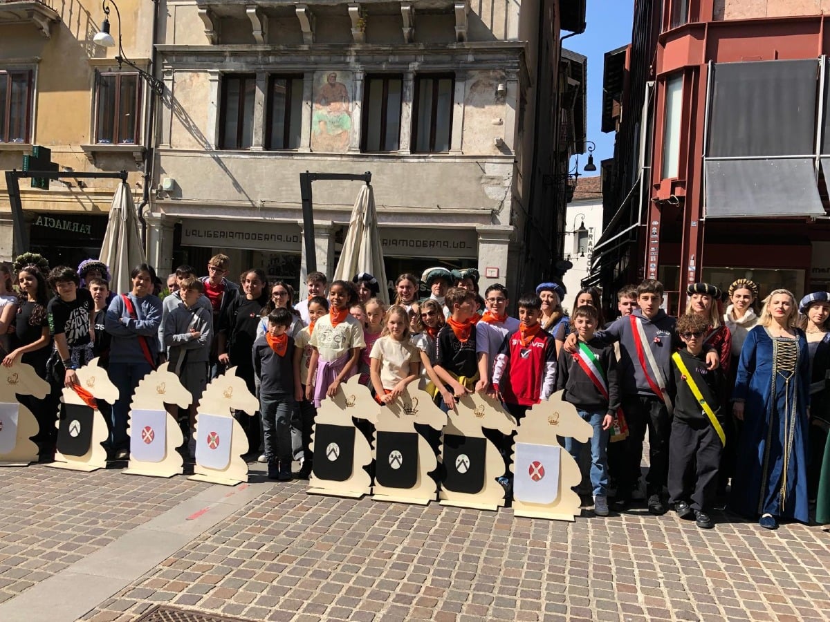 Pozzo e Codroipo vincono il “Pali di Avrîl” a Udine: palio medievale in versione studentesca - 