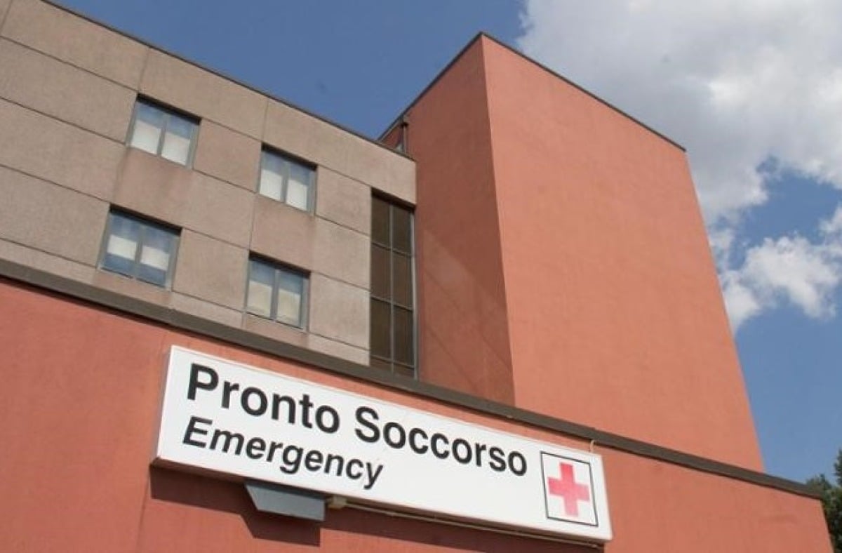Prestano cure a un ferito, poi l’assalto ai sanitari: arrestato un 27enne rumeno - 