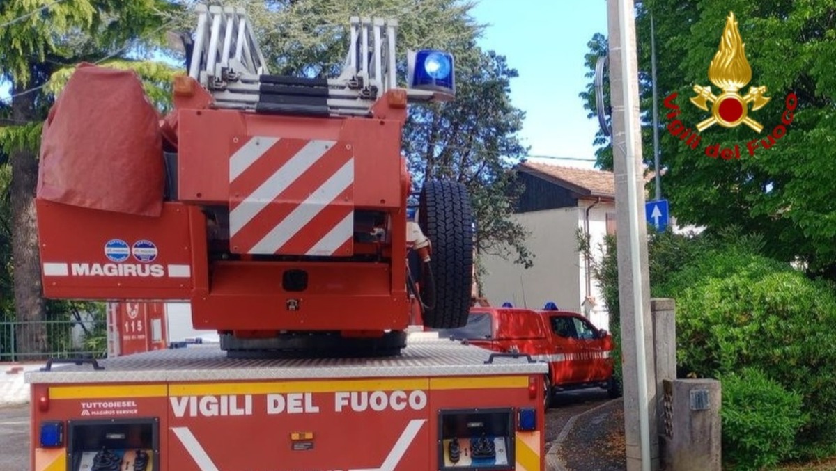 Incendio in casa in FVG: le fiamme avvolgono la camera da letto - 
