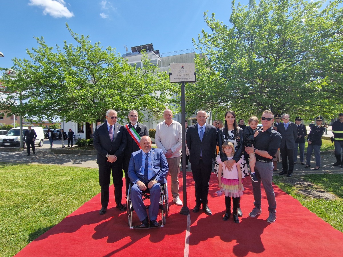 Portogruaro omaggia Mirca Bergamo: scoperta la targa per la poliziotta morta in servizio | VIDEO - 