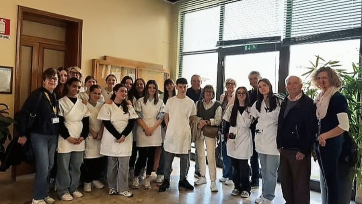 San Donà, studenti e anziani insieme: il progetto che unisce generazioni - 