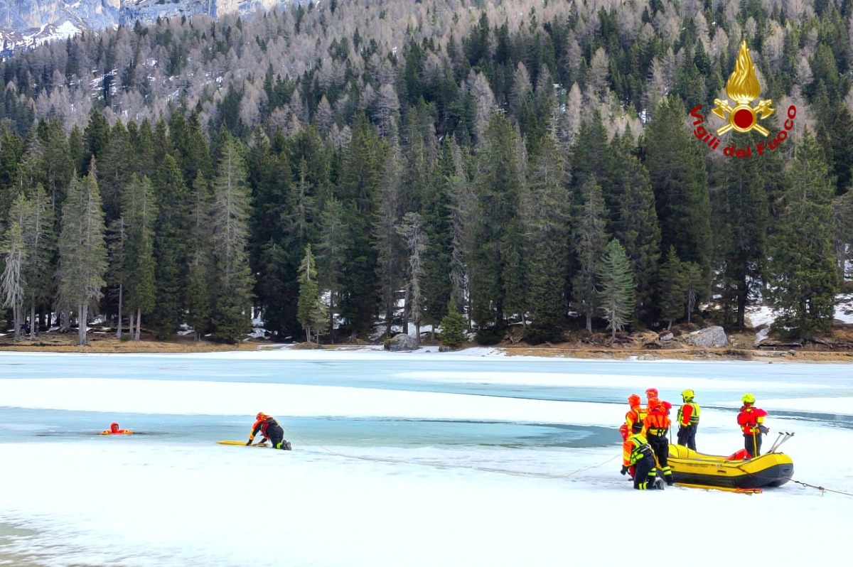 Soccorsi in acque gelide: addestramento congiunto tra Vigili del Fuoco e SUEM | VIDEO - 