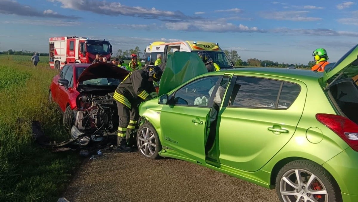 Frontale tra due auto a Fagagna: elisoccorso sul posto | FOTO