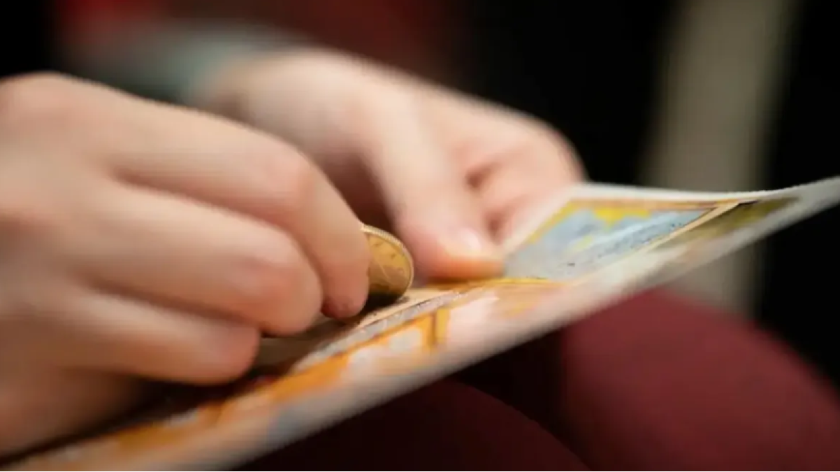 Compra un Gratta e Vinci, poi la vincita record: quasi 2 milioni di euro - 