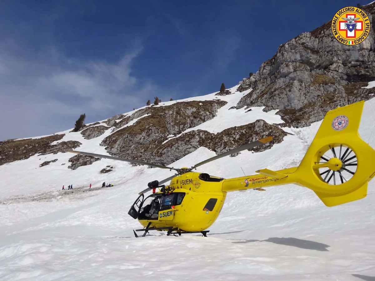 Bloccato in ferrata da neve e nebbia: giovanissimo recuperato con l'elicottero - 