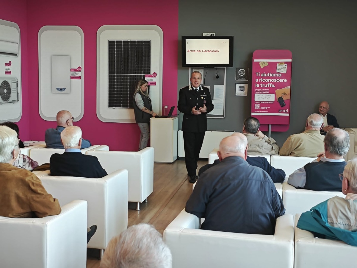 Mestre, sala piena per l’incontro contro le truffe promosso da Enel e Carabinieri - 