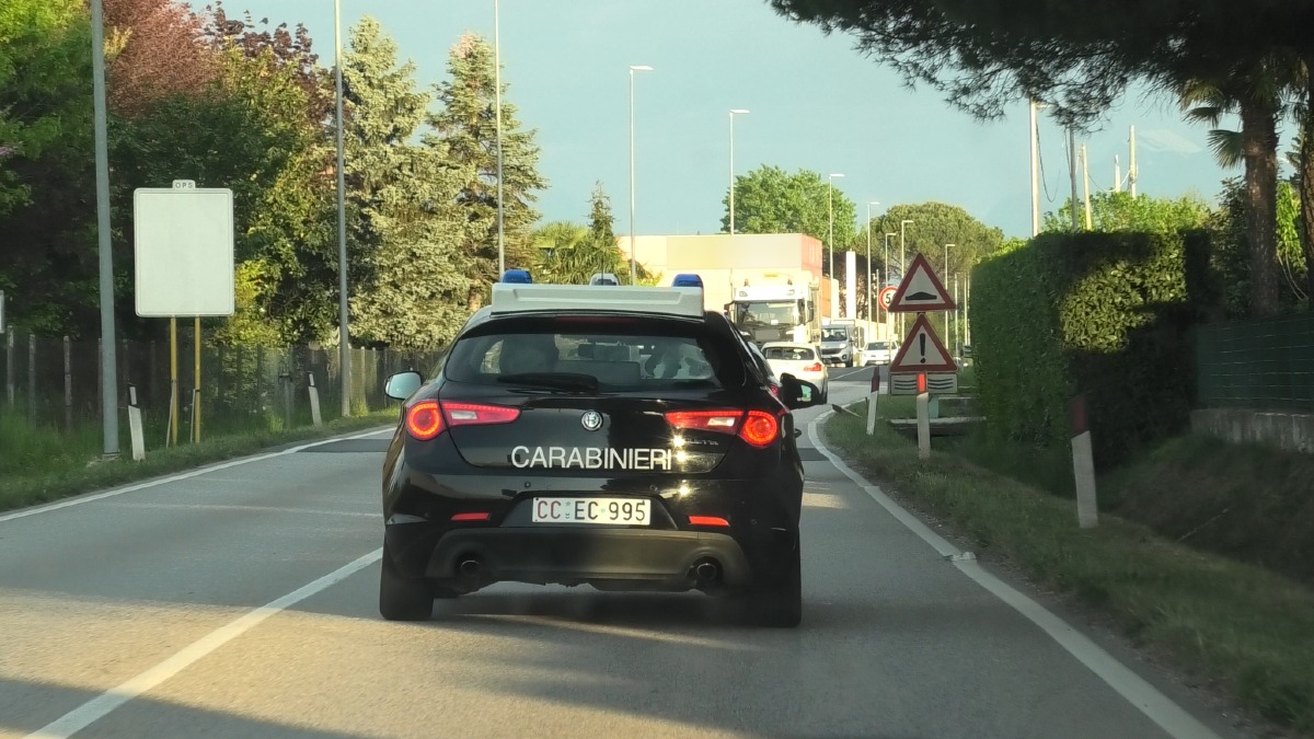 Udine, fermati in auto per un controllo vengono beccati con la cocaina - 