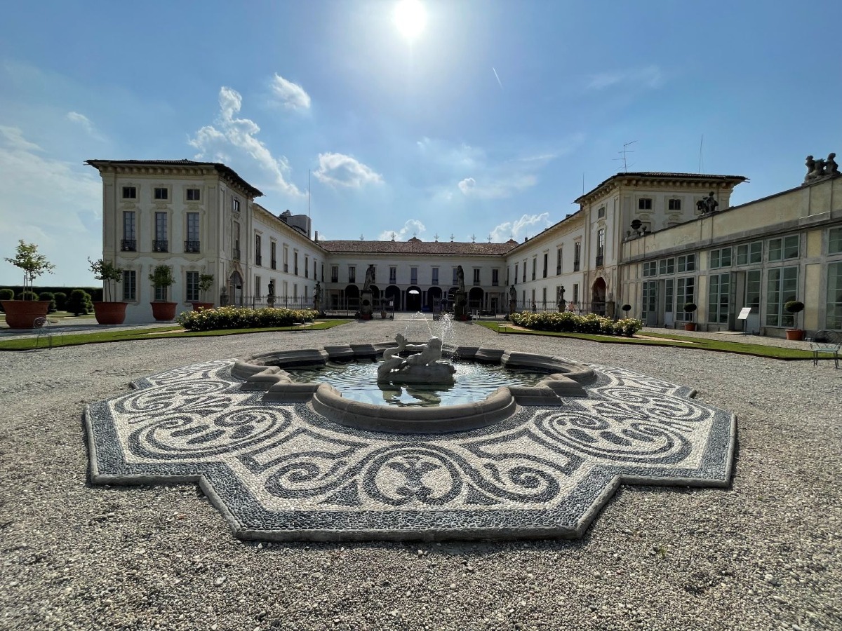 Villa Arconati riconosciuta nei trailer del nuovo «Il diavolo veste Prada» - 