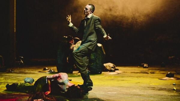 Teatro, debutto a Udine per Peeping Tom: in scena Chroniques tra sogno e realtà