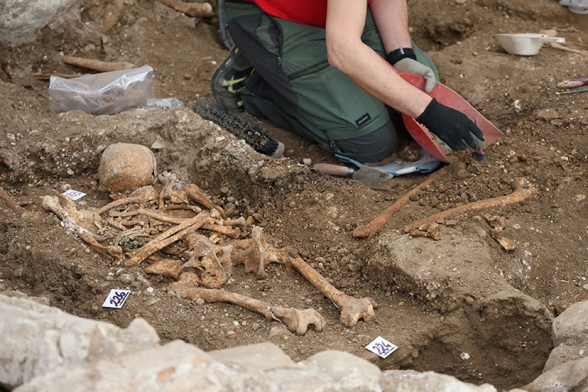 Santa Lucia, il cantiere dell’Università fa riemergere antiche tombe nel cuore di Udine - 