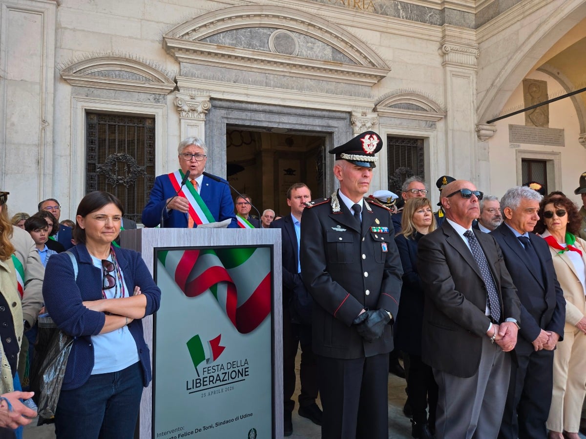 25 aprile a Udine, De Toni lega memoria e presente: «La libertà nasce dall’antifascismo»
