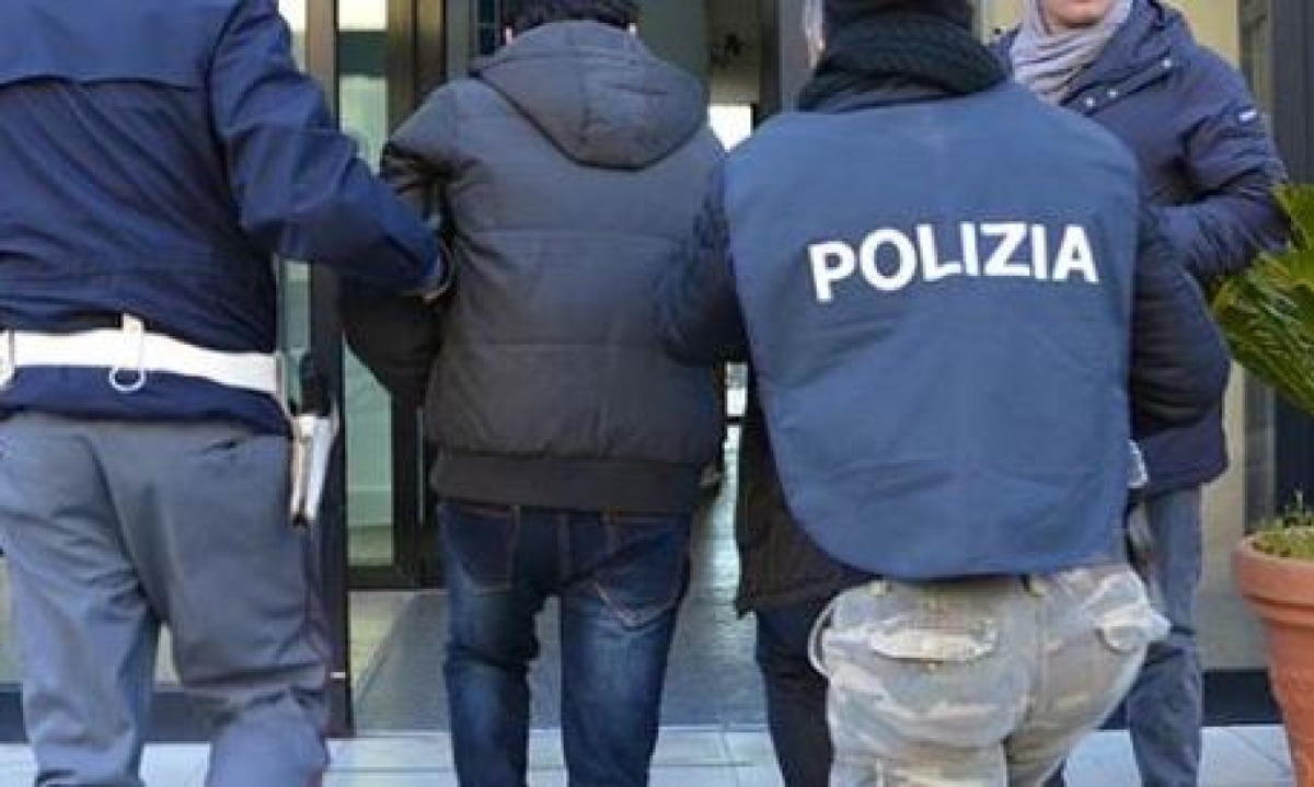 Padova, va in Questura per il soggiorno: scoperto mandato europeo, finisce in carcere - 