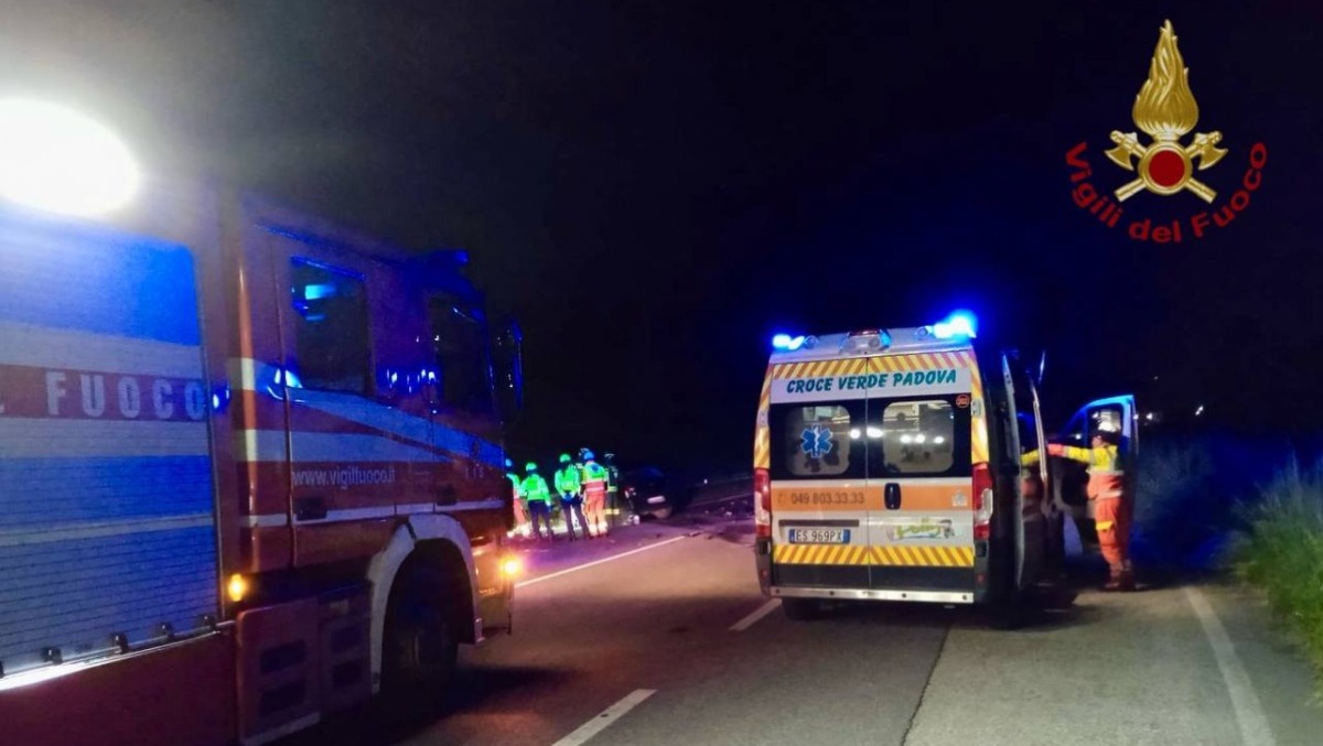 Grave incidente a Cadoneghe: scontro fatale tra auto e camion sulla SR308 - 