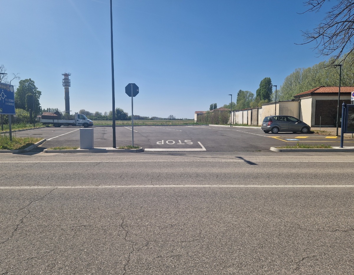 UN NUOVO PARCHEGGIO PER IL CIMITERO