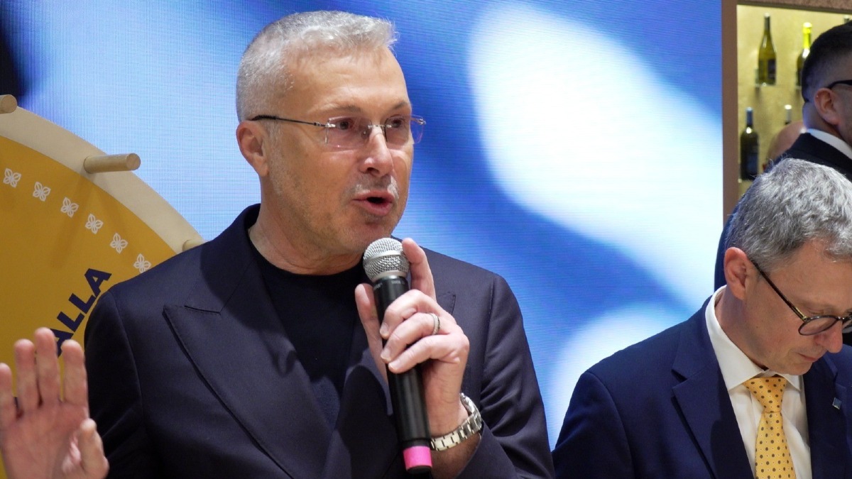 L'INAUGURAZIONE DELLO STAND AFFIDATA ALLA MODERAZIONE DELLA SHOWGIRL SAMIRA LUI