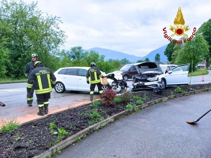 VIA CULIADA, FELTRE (BL) – INCIDENTE STRADALE FRONTALE, DUE VEICOLI COINVOLTI