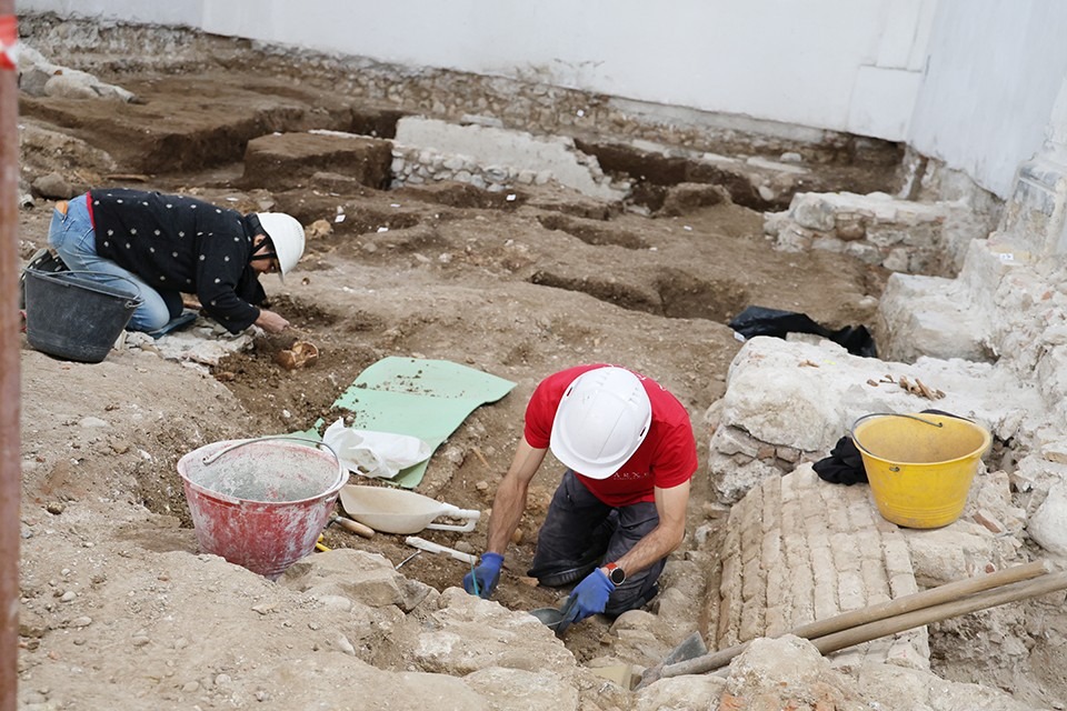 DECINE DI ANTICHE SEPOLTURE NELL’EX CHIESA DI SANTA LUCIA A UDINE