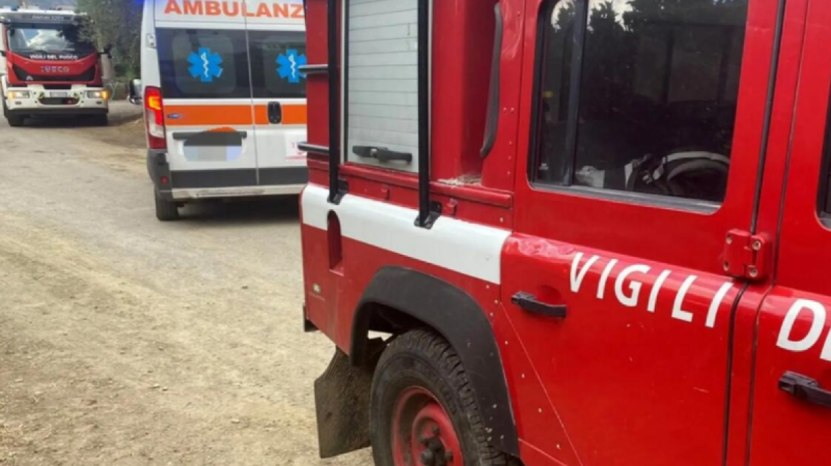 Tragedia nel vigneto: escavatore si ribalta e uccide un 50enne - 