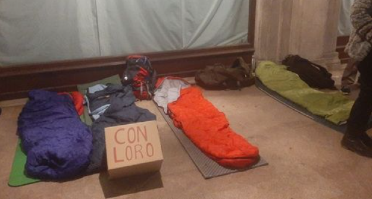 La protesta dei migranti in albergo: «Solo colazione e cena e hotel lontano dal lavoro» - 