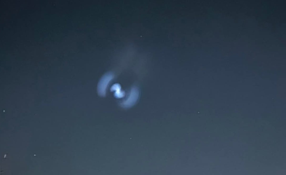 Spirale luminosa nel cielo il 1° maggio 2026? Ecco di cosa si tratta - 