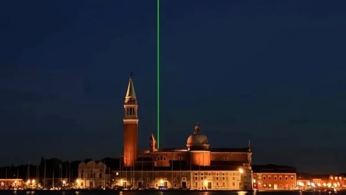 Raggio laser verde nel cielo tra Veneto e Friuli: cosa era davvero quella luce - 