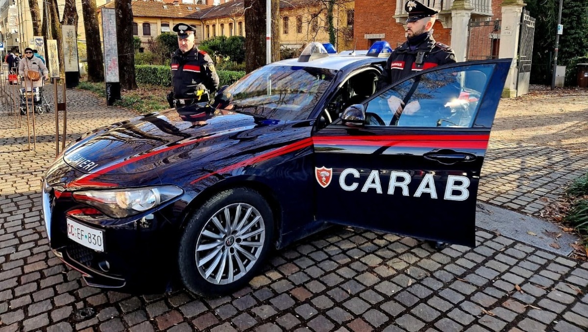 Minaccia di darsi fuoco in casa: Carabinieri evitano la tragedia  - 