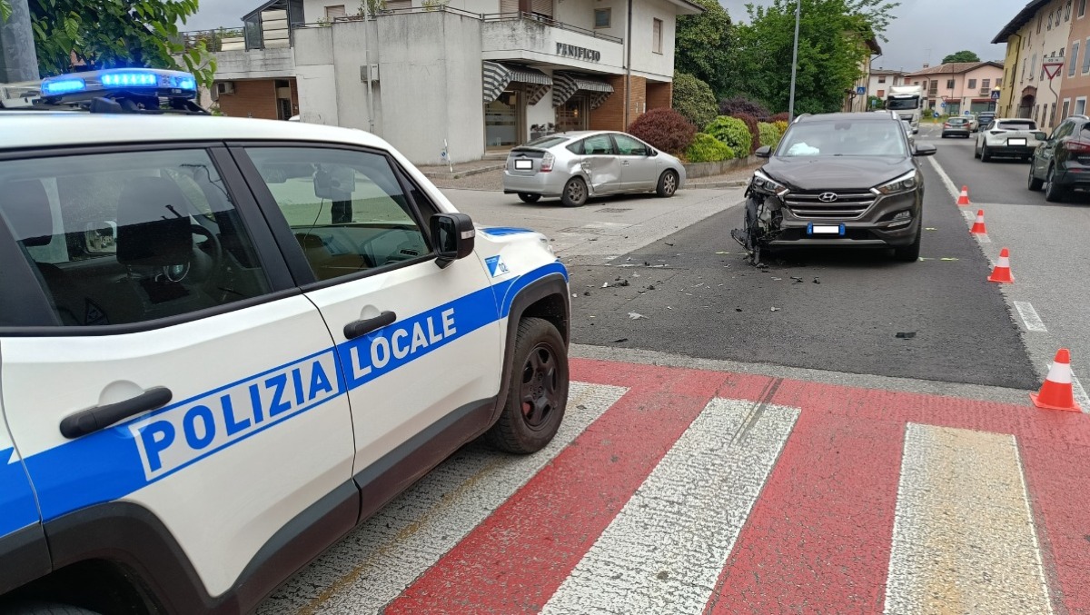 Scontro tra due auto sulla SS13 a Campoformido: due feriti - 