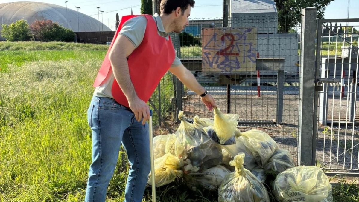 Saonara, dipendenti Alì ripuliscono argini e aree verdi: raccolti 13 sacchi - 