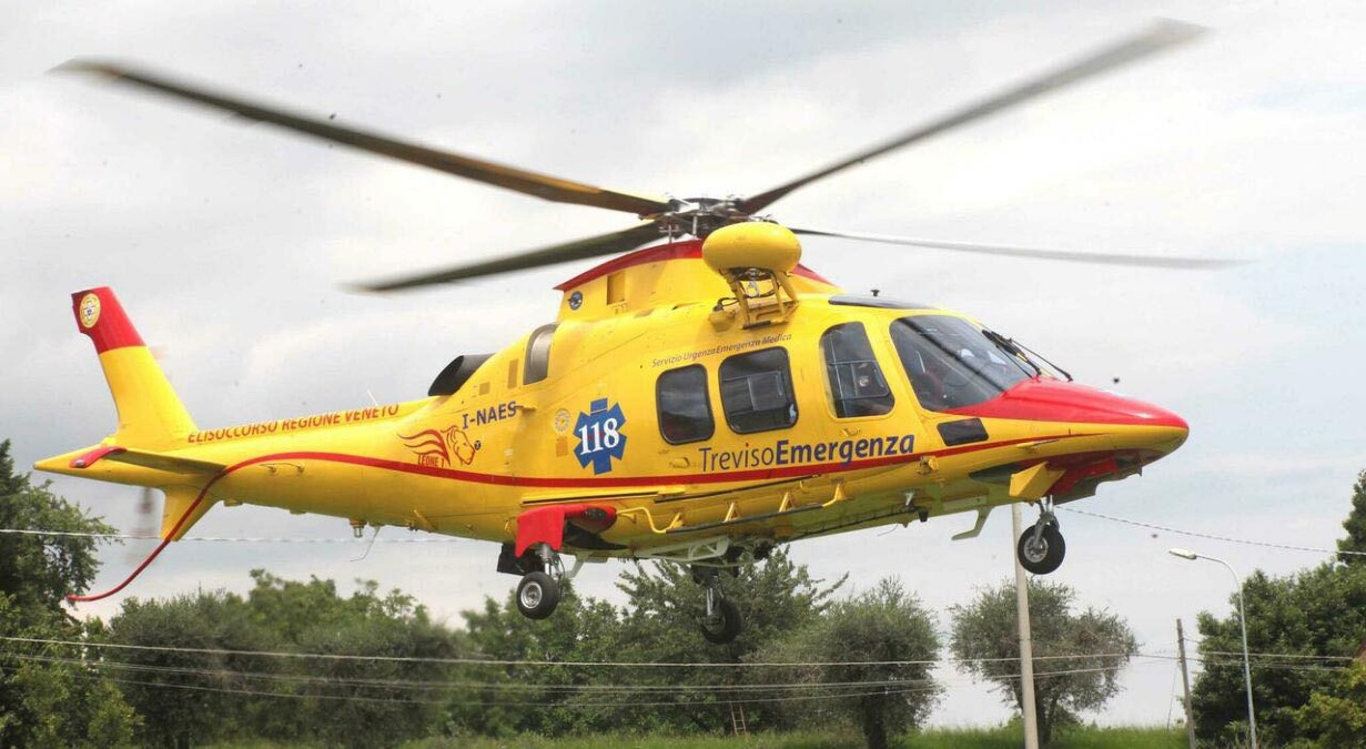 Auto travolge un ragazzino in bici: 12enne in ospedale dopo lo schianto - 