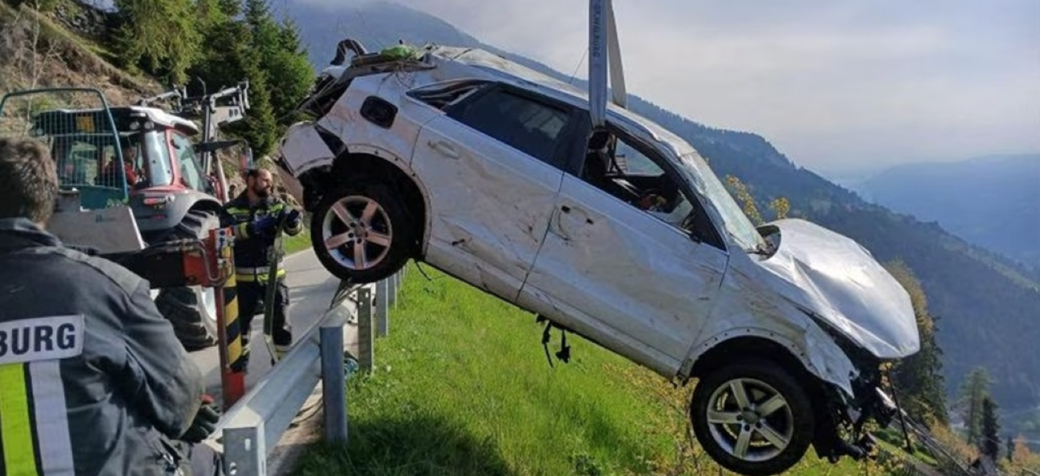 Auto con 3 persone precipita in un burrone: morta una giovane - 