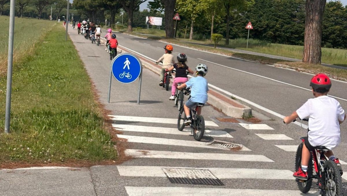 Bimbimbici porta oltre 60 bambini e ragazzi in strada a Jesolo - 