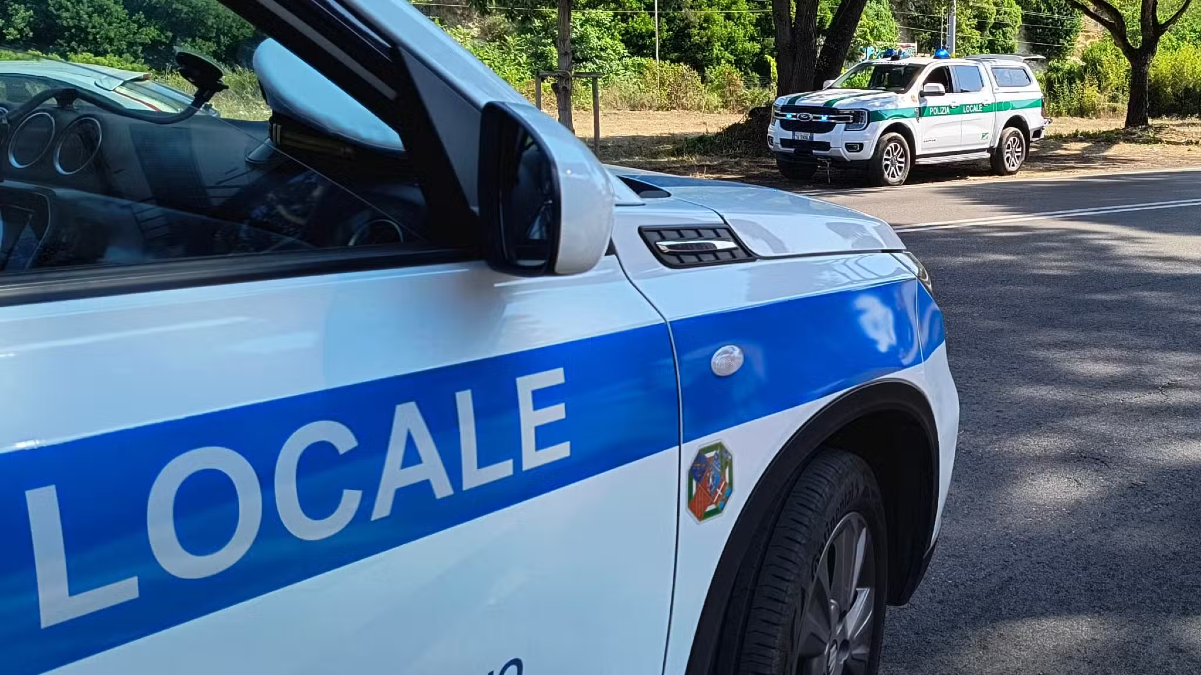 Minorenne picchiata al parco da 3 coetanee per un ragazzo conteso - 