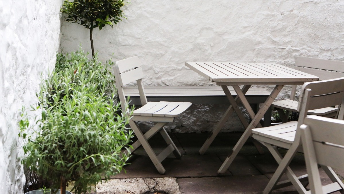 Vivere l’outdoor tutto l’anno: le soluzioni che stanno trasformando cortili e balconi - 